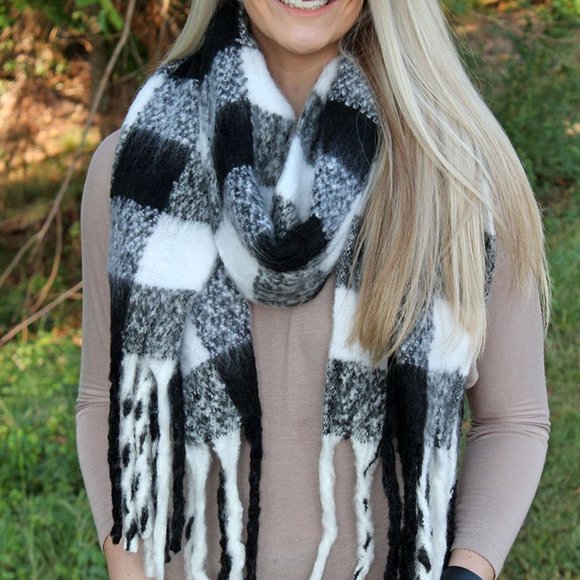 WYOMING WINTER BUFFALO PLAID SCARF BLACK AND WHITE - Picture 1 of 1